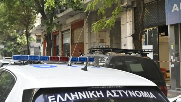 Θεσσαλονίκη: Μόνες τους βρέθηκαν στο πεζοδρόμιο δύο ανήλικες 2 και 4 ετών – Συνελήφθη ο πατέρας τους