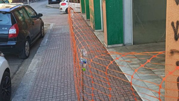 Άμεση αντίδραση από το Δήμο Λαμιέων για το επικίνδυνο πεζοδρόμιο στην οδό Σατωβριάνδου
