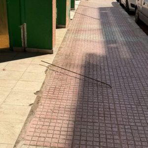 Πεζοδρόμιο παγίδα στο κέντρο της Λαμίας