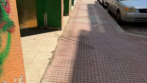 Πεζοδρόμιο παγίδα στο κέντρο της Λαμίας