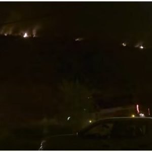 Φλώρινα: Μαίνεται η πυρκαγιά στην Κρυσταλλοπηγή - Ολονύχτια μάχη των πυροσβεστών, ενισχύθηκαν οι δυνάμεις