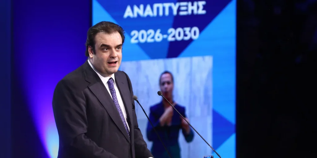 «Κουμπαράς για τη νέα γενιά»: Ο Πιερρακάκης αποδομεί τους μύθους και εξηγεί τη λειτουργία του ειδικού λογαριασμού