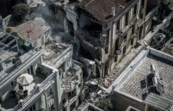 Σοκ με τους 6 νεκρούς από την κατάρρευση του κτιρίου στην Πλάκα -Ψάχνουν πώς έγινε η έκρηξη, όλα τα στοιχεία