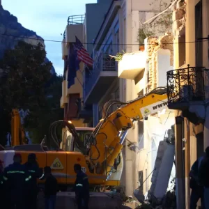 Έκρηξη στην Πλάκα: «Ολονύχτια μάχη για τους 6 αγνοούμενους – «Είναι ώρες αγωνίας», λέει ο Χάρης Δούκας