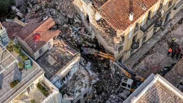 Θρίλερ στην Πλάκα: Βρέθηκε η τσάντα της Αμερικανίδας τουρίστριας - «Από αέριο η έκρηξη, τρομακτική η έντασή της» λέει ο Δούκας