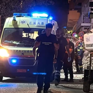 Έκρηξη στην Πλάκα: Νεκρή ανασύρθηκε γυναίκα από τα ερείπια του κτιρίου - Αγωνία για ακόμη πέντε άτομα που αγνοούνται