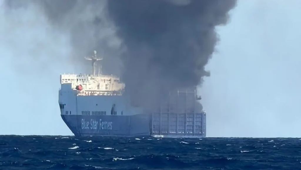 Μεταφέρθηκε σε υπήνεμο σημείο το πλοίο «BLUE CARRIER 2»