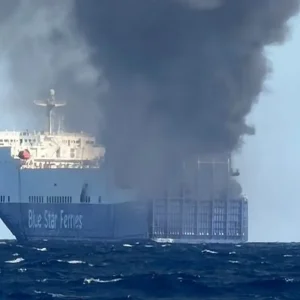 Μεταφέρθηκε σε υπήνεμο σημείο το πλοίο «BLUE CARRIER 2»