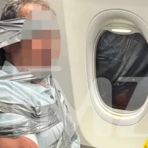 Τι έκανε πριν την πτήση ο επιβάτης που έπαθε αμόκ και τον έδεσαν με μονωτική ταινία -«Δεν θυμάμαι τίποτα», λέει
