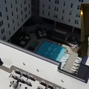 Σοκ από τρομακτική πτώση 21χρονης φοιτήτρια στις ΗΠΑ από τον 8ο όροφο ενώ χόρευε - Πώς κατάφερε να επιζήσει