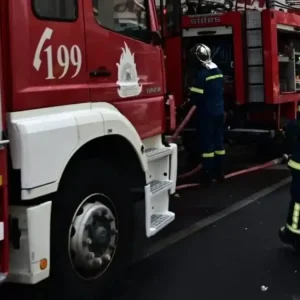 Πυρκαγιά στο Ωραιόκαστρο Θεσσαλονίκης: Καίει σε χώρο επιχείρησης μετάλλων