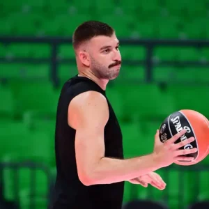 Ο Παναθηναϊκός ηττήθηκε 97-86 από το Μαρούσι σε φιλικό προετοιμασίας – Ενοχλήσεις και εξετάσεις για Ρογκαβόπουλο
