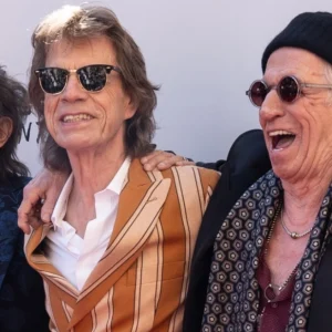 Rolling Stones: Η ιστορία του θρυλικού συγκροτήματος έρχεται στη μεγάλη οθόνη