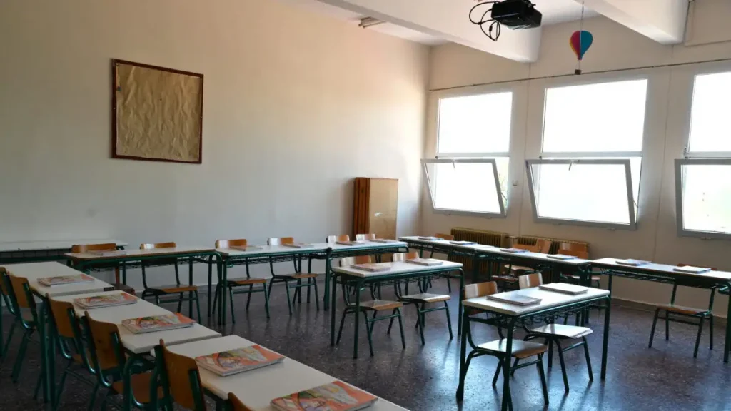 Ζάκυνθος: Παραμένουν οι ψύλλοι στο δημοτικό σχολείο του Αγίου Λέοντα παρά τις συνεχείς απεντομώσεις