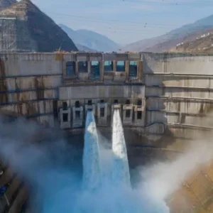 Η Κίνα τοποθέτησε σύστημα 27 καθρεφτών για να επιταχύνει την κατασκευή του μεγαλύτερου φράγματος στον κόσμο