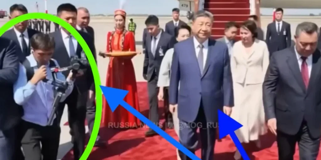 Viral βίντεο: Οι άνδρες ασφαλείας του Σι Τζινπίνγκ... εξαφάνισαν αστραπιαία φωτογράφο που τον πλησίασε -Τον πήραν σηκωτό
