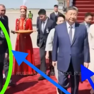 Viral βίντεο: Οι άνδρες ασφαλείας του Σι Τζινπίνγκ... εξαφάνισαν αστραπιαία φωτογράφο που τον πλησίασε -Τον πήραν σηκωτό
