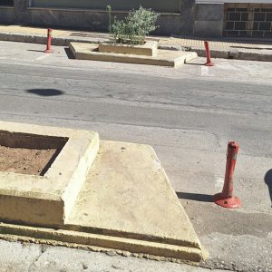 Λαμία: Αυτά τα εκτρώματα, στην οδό Θερμοπυλών, πότε ξηλωθούν?