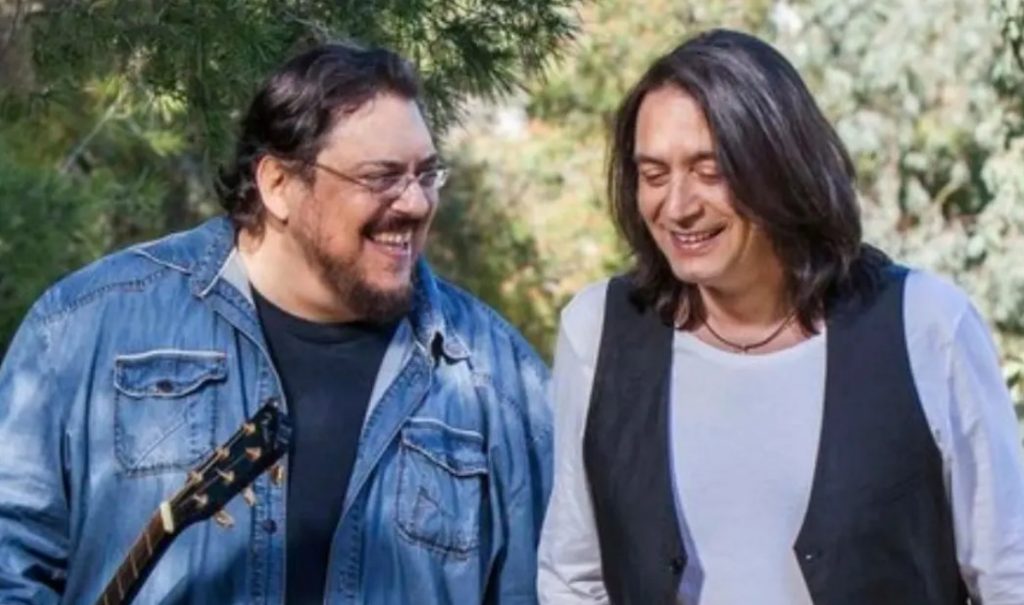 Ο Γιάννης Κότσιρας συγκινεί για τα 7 χρόνια από τον θάνατο του Λαυρέντη Μαχαιρίτσα: «Σε έχω πάντα και παντού μαζί μου»