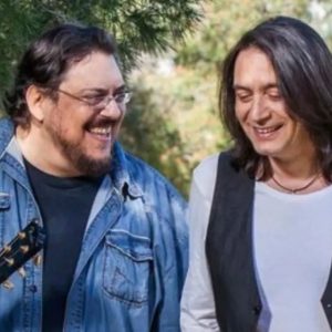 Ο Γιάννης Κότσιρας συγκινεί για τα 7 χρόνια από τον θάνατο του Λαυρέντη Μαχαιρίτσα: «Σε έχω πάντα και παντού μαζί μου»