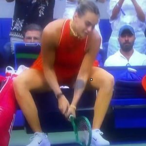 Οργή Σαμπαλένκα μετά τον χαμένο τελικό του US Open, ξέσπασε στην ρακέτα της και τη διέλυσε