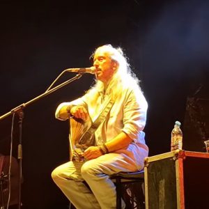 Γιάννης Χαρούλης για Γιώργο Μαζωνάκη: «Μου έδωσε στο φευγιό του ένα μάθημα, καλό παράδεισο, κρίμα»