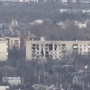 Κόλαση επί γης στην Ολέσκι: Οι τελευταίοι κάτοικοι τρώνε αγριόχορτα για να επιβιώσουν υπό τη ρωσική κατοχή, βίντεο