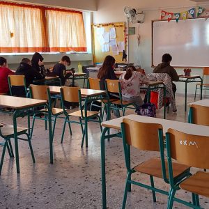Η Ελλάδα των άδειων θρανίων και των γεμάτων υποσχέσεων - Το μεγάλο ξεπούλημα της νέας γενιάς!