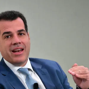 Πλεύρης: Το ΠΑΣΟΚ κάνει σπέκουλα – «Πήρα ιατρικές συμβουλές, δεν υπήρχε συνεργασία»