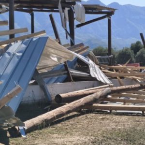 Κακοκαιρία στη Θεσπρωτία: Ανεμοστρόβιλος παρέσυρε και κατέστρεψε κτηνοτροφική μονάδα (ΒΙΝΤΕΟ-ΦΩΤΟ)