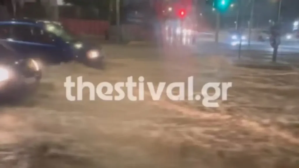 Μπουρίνι «σάρωσε» τη Θεσσαλονίκη – Δρόμοι μετατράπηκαν σε χειμάρρους μέσα σε λίγη ώρα