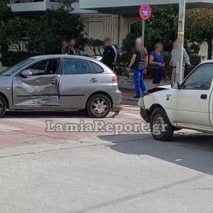 Λαμία: Ακόμη ένα τροχαίο σε γνωστή διασταύρωση της πόλης (ΦΩΤΟ)