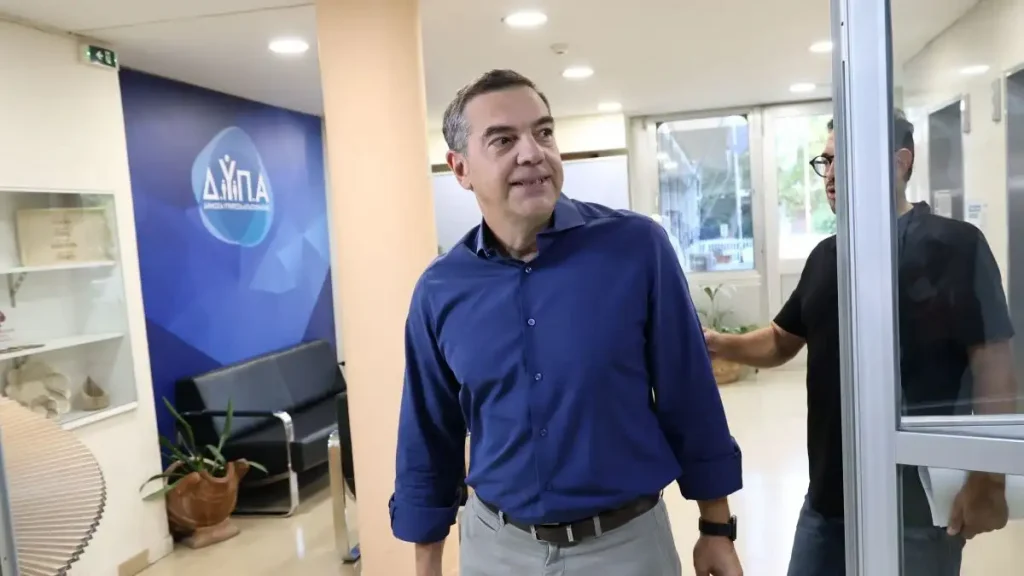 Η ΕΛ.Α.Σ. κοιτάζει τις κάλπες, όχι τα σενάρια συνεργασιών