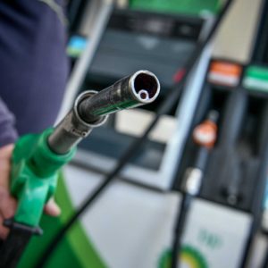Βόλος: Στη φυλακή αστυνομικός και συνεργός του για απόπειρα εμπρησμού βενζινάδικου – Πιάστηκαν με 80 λίτρα βενζίνη και σιδερολοστούς