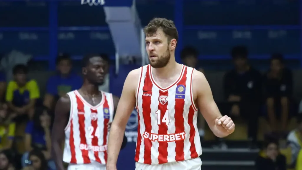 Ολυμπιακός – ΠΑΟΚ 101-96: Ο διαστημικός Βεζένκοφ και ο ψυχρός Μοντέρο έδωσαν το Super Cup στους Πειραιώτες σε τελικό θρίλερ