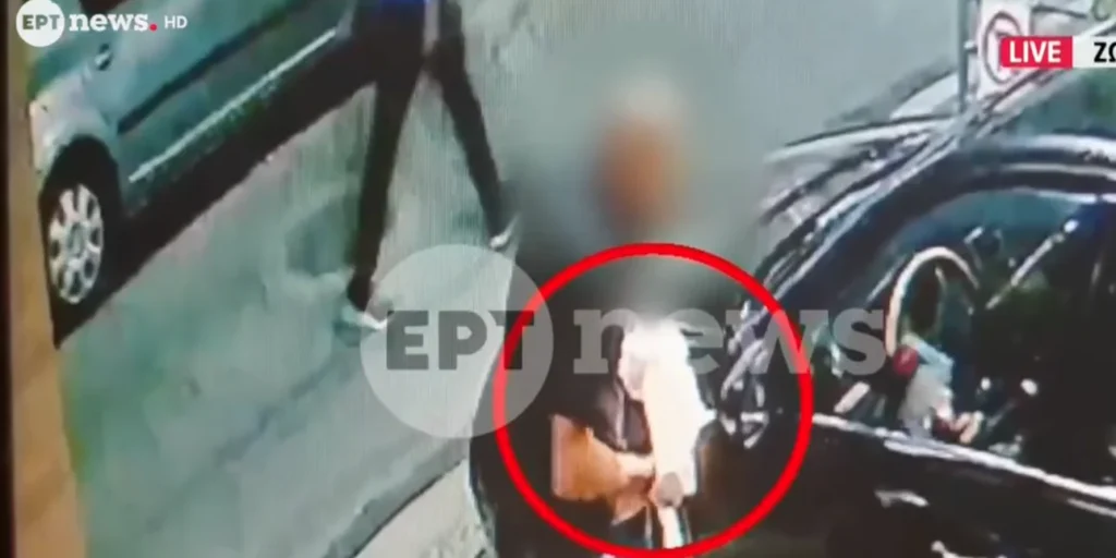 Βίντεο ντοκουμέντο: Η στιγμή που ο δράστης βάζει φωτιά στο αυτοκίνητο του αντιδημάρχου Ζωγράφου - Περνούσε κόσμος από το σημείο