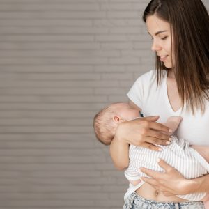 Τι αλλάζει στις γονικές άδειες: Καταργείται η αναμονή ενός έτους για όσους αποκτούν δεύτερο παιδί