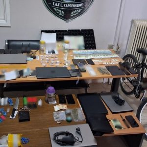 Εξαρθρώθηκε κύκλωμα που «έσπρωχνε» ναρκωτικά ακόμα και σε σχολεία σε Καρπενήσι, Λαμία και Λιβαδειά (ΦΩΤΟ)