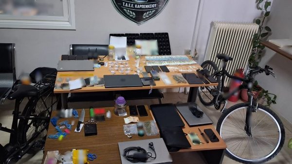Εξαρθρώθηκε κύκλωμα που «έσπρωχνε» ναρκωτικά ακόμα και σε σχολεία σε Καρπενήσι, Λαμία και Λιβαδειά (ΦΩΤΟ)