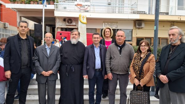 Μήνυμα Δημάρχου Λοκρών και κατάθεση στεφάνων από μαθητές για τον εορτασμό της 28ης Οκτωβρίου