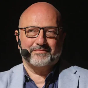 Ο Σάκης Αρναούτογλου συγκλονίζει: «Η μητέρα μου είχε Αλτσχάιμερ και έφτασε 24 κιλά»
