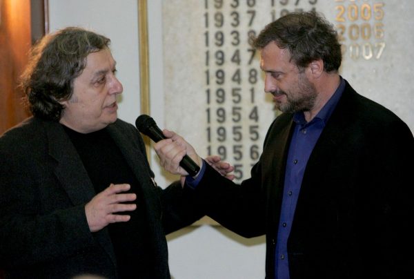 «Είναι σαν το Πάτερ Ημών, ένας μοναχικός θρήνος, δεν είναι χορός για γυναίκες»: Όταν ο Διονύσης Χαριτόπουλος έδινε τον ορισμό για το ζεϊμπέκικο