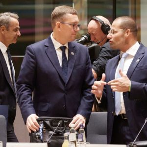 Σύνοδος Κορυφής: Τελεσίγραφο Μακρόν για τον προϋπολογισμό της ΕΕ, ρήγμα στους «27» για την ενέργεια, δημοσιονομική ευελιξία ζητά η Αθήνα
