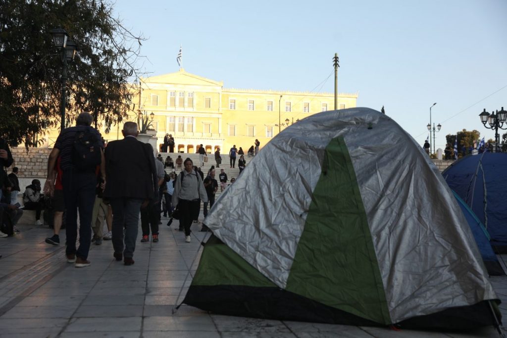 Στήνουν ξανά σκηνές οι φοιτητές στο Σύνταγμα -Διαμαρτύρονται για στεγαστικό και ΑΕΙ, αύριο το πανεκπαιδευτικό συλλαλητήριο