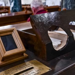 Συνελήφθη άνδρας που μπούκαρε σε εκκλησία στη Λιβαδειά έκλεψε το παγκάρι