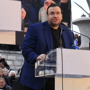 Φίλιππος Καμπούρης: Από «βασιλιάς» της trash TV και πρόεδρος του ΛΑΟΣ... στην απάτη των 5 εκατ. ευρώ με 25 εταιρείες στον ΕΦΚΑ