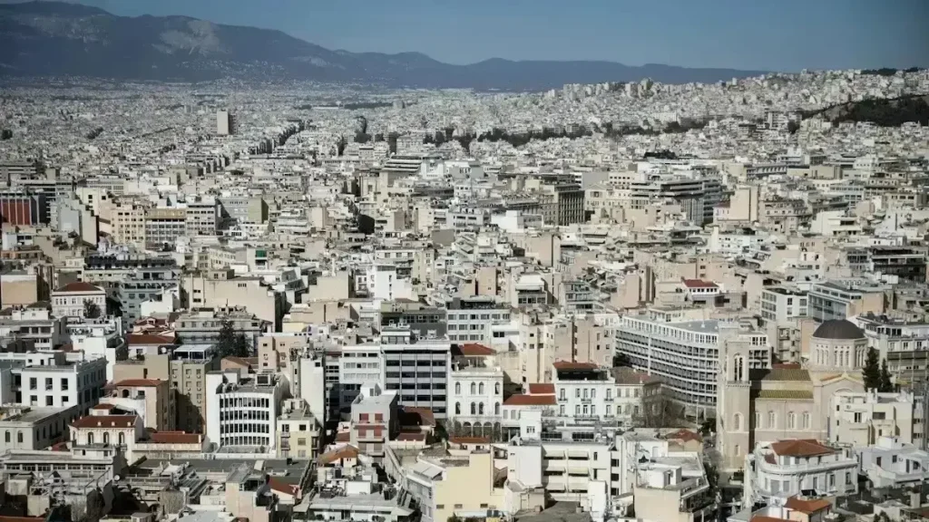 «Φρενάρει» το Airbnb: Επιβραδύνονται οι καταχωρήσεις, 4.450 λιγότερες σε δύο χρόνια – Τα μέτρα που περιόρισαν την αγορά