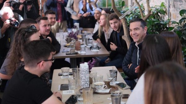 Τσίπρας: Το "καρφί" για τον Γεωργιάδη - "Να αρχίσω κι εγώ να χοροπηδάω και να φωνάζω και α και ου;"