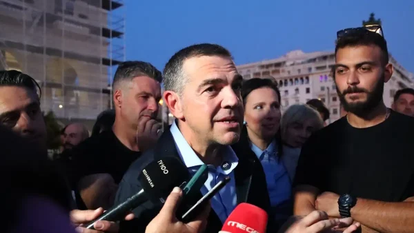 Ψαράδες την «είπαν» στον Τσίπρα: «Για κάθε τρεις υπάρχουν 400 Τούρκοι, φταίτε κι εσείς που λέτε ότι δεν υπάρχουν σύνορα στη θάλασσα»
