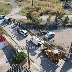 Φωτογραφίες από την επιχείρηση της ΕΛΑΣ και της ΔΕΥΑΛ για τις παράνομες παροχές στην Ανθήλη